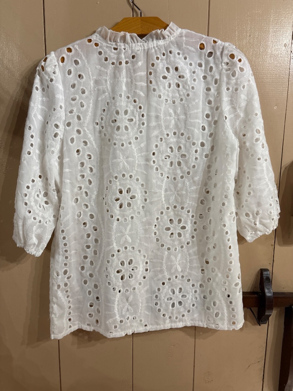 White eyelet button-up 3/4 shirt, size small - Picture 4 of 7